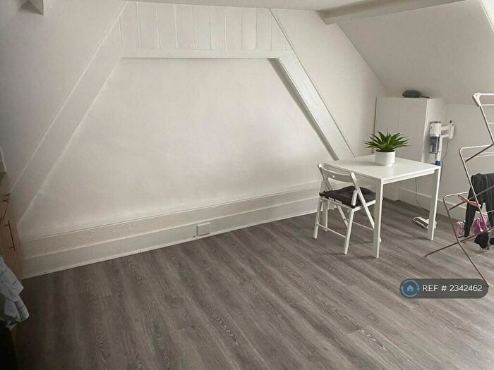 1 Bedroom Flat To Rent In High St, Highworth, Swindon, SN6