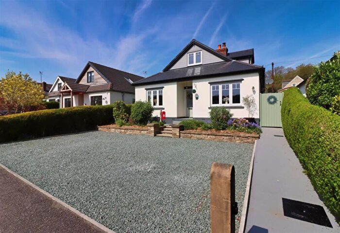 3 Bedroom Detached House For Sale In The Crescent, Holymoorside, Chesterfield, S42