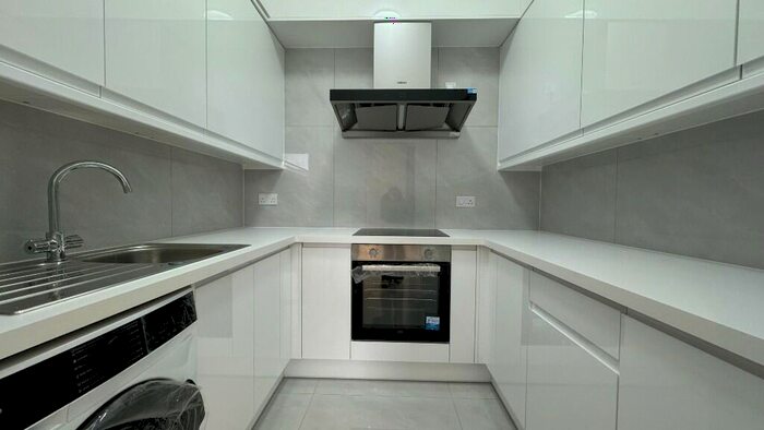 3 Bedroom Flat To Rent In Coronation Road, Bristol, BS3