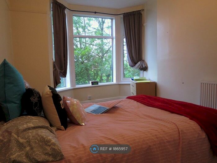 8 Bedroom Semi-Detached House To Rent In Radcliffe Road, West Bridgford, Nottingham, NG2