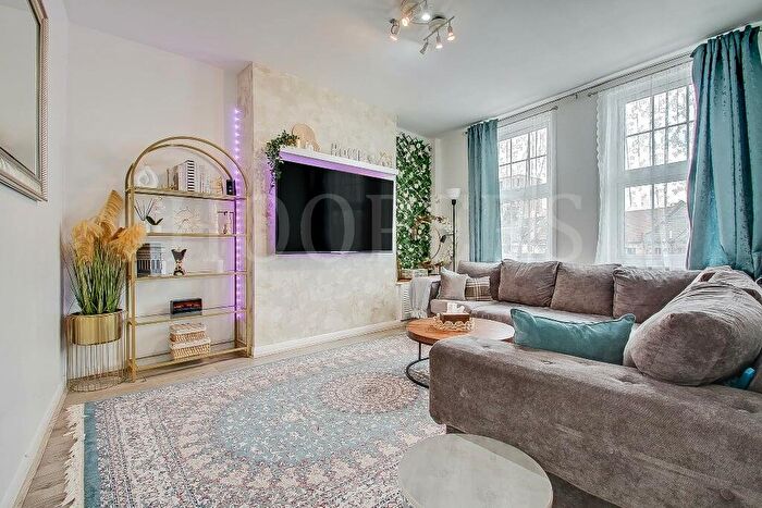 2 Bedroom Flat For Sale In Burnley Road, London, NW10