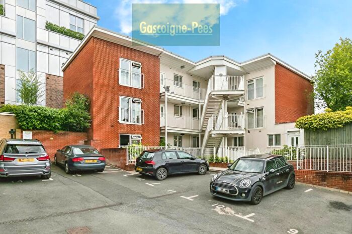 1 Bedroom Apartment To Rent In Walnut Tree Close, Guildford, GU1