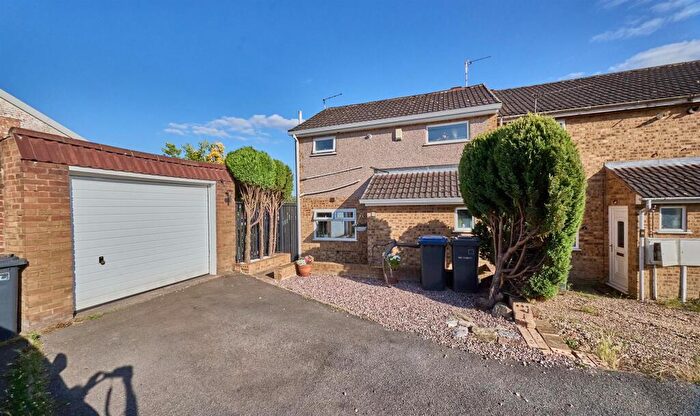 2 Bedroom Town House For Sale In Hawthorne Way, Barwell, LE9