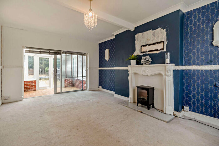 3 Bedroom Semi-Detached House For Sale In Grange Lane, Doncaster, DN11