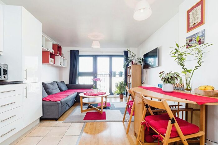 1 Bedroom Flat For Sale In Millstone Close, London, E15