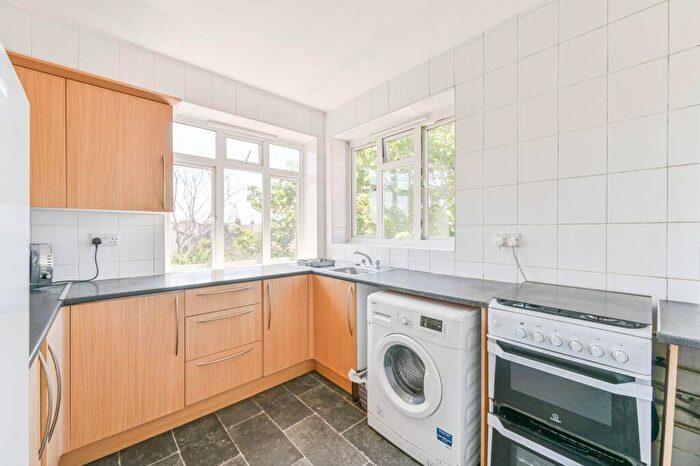 3 Bedroom Flat To Rent In London Road, Mitcham, CR4
