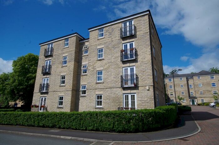 3 Bedroom Apartment To Rent In Bishopdale Court, Halifax, HX1