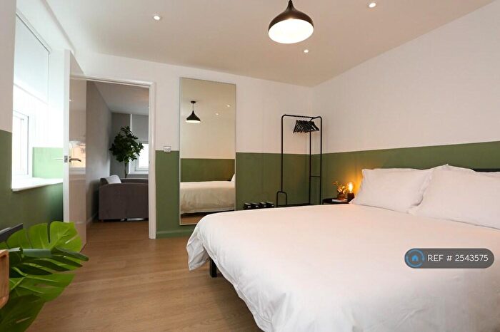 1 Bedroom Flat To Rent In High Street, Tisbury, Salisbury, SP3