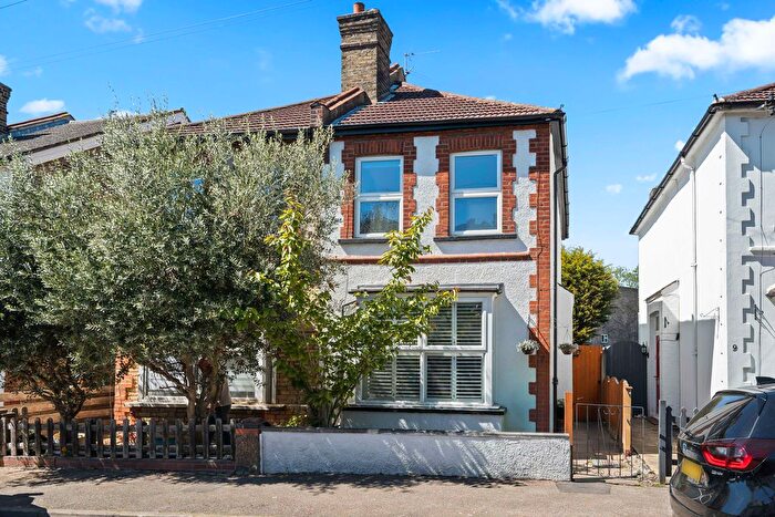 3 Bedroom Semi Detached House For Sale In Thicket Crescent, Sutton, SM1