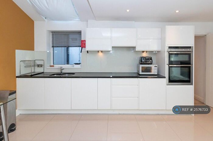 2 Bedroom Flat To Rent In Battersea, London, SW11