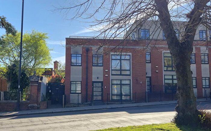 2 Bedroom Flat For Sale In Windmill Hill, Enfield, EN2