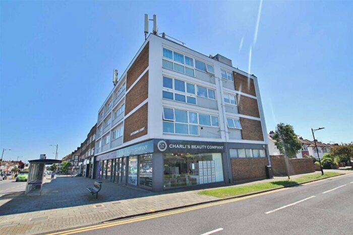 2 Bedroom Apartment To Rent In London Road, Leigh On Sea, SS9