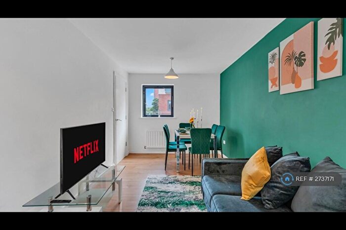 3 Bedroom Semi Detached House To Rent In Bell Barn Road, Birmingham, B15