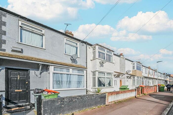 3 Bedroom Terraced House To Rent In . Walton Road, Ilford, Manor Park, London, E12