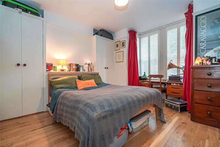 1 Bedroom Apartment For Sale In Bedford Road, London, N2