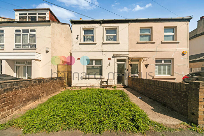 2 Bedroom Flat To Rent In Bensham Grove, Thornton Heath, CR7