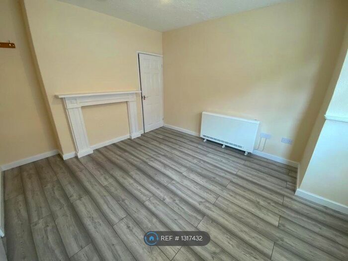 1 Bedroom Flat To Rent In Mount Pleasant, Redditch B97