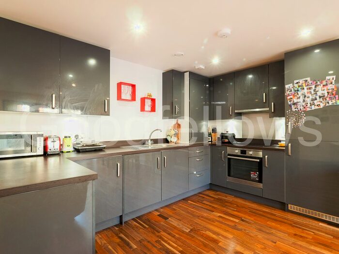 2 Bedroom Flat To Rent In Central Road, Morden, Surrey, SM4