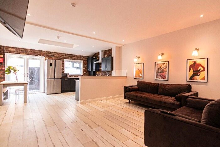 6 Bedroom Terraced House To Rent In Avondale Road, Liverpool, Merseyside, L15