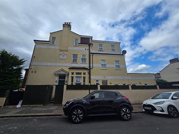 Studio To Rent In Church Street, London, N9