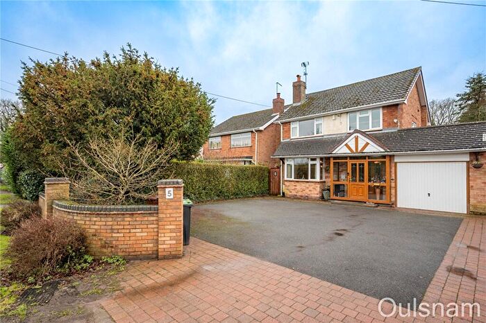 3 Bedroom Detached House For Sale In Stourbridge Road, Fairfield, Bromsgrove, Worcestershire, B61