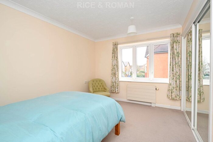 2 Bedroom Flat To Rent In Udney Park Road, Teddington, TW11