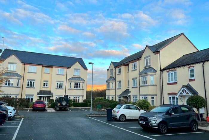 2 Bedroom Flat For Sale In Stryd Y Wennol, Ruthin, Denbighshire, LL15