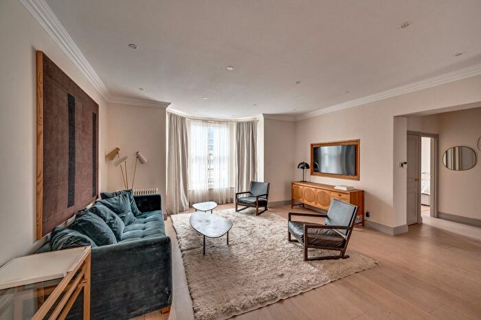 2 Bedroom Flat To Rent In Portobello Road, W11