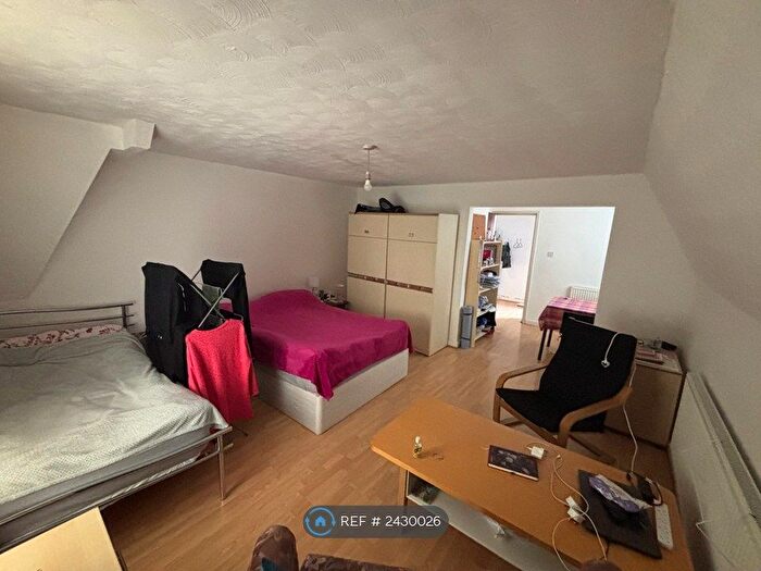 Studio To Rent In Moss Lane East, Manchester, M14