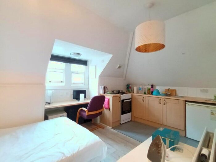 Studio To Rent In Finchley Road, London, NW3