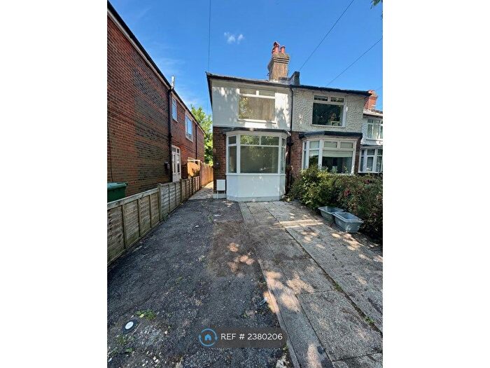 3 Bedroom Semi-Detached House To Rent In King Edward Avenue, Southampton, SO16