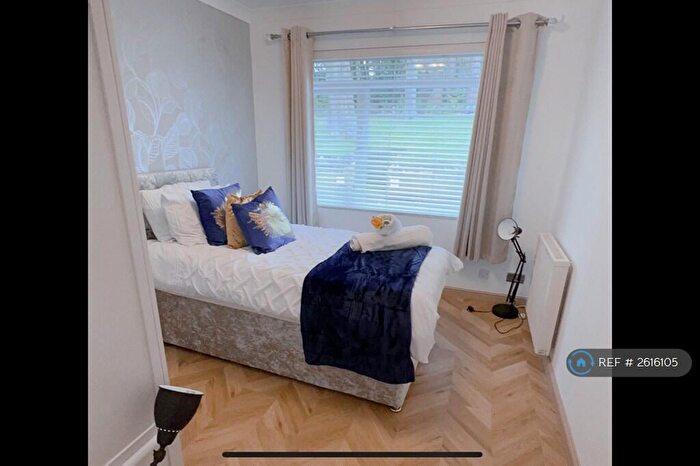 3 Bedroom Flat To Rent In Monkton Court, Bournemouth, BH4