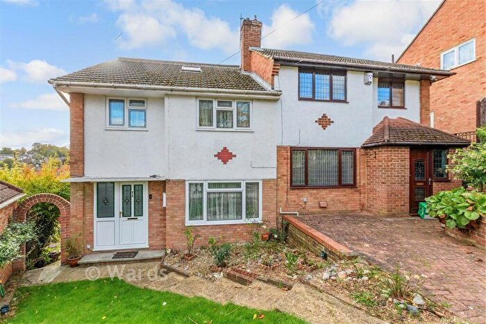 5 Bedroom Semi Detached House For Sale In Sussex Drive, Walderslade, Chatham, Kent, ME5