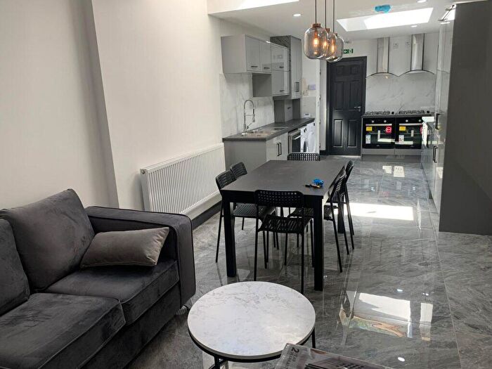 6 Bedroom Terraced House To Rent In Gleave Road, Birmingham, B29