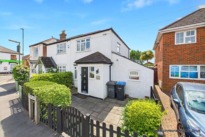 2 Bedroom Cottage For Sale In Stepgates, Chertsey, Surrey, KT16