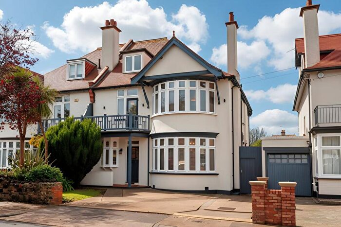 6 Bedroom Semi Detached House For Sale In Tyrone Road, Thorpe Bay, Southend-on-Sea, SS1