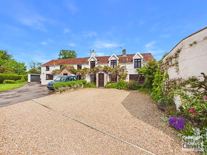 3 Bedroom Semi-Detached House For Sale In Hallatrow Hill, Hallatrow, BS39
