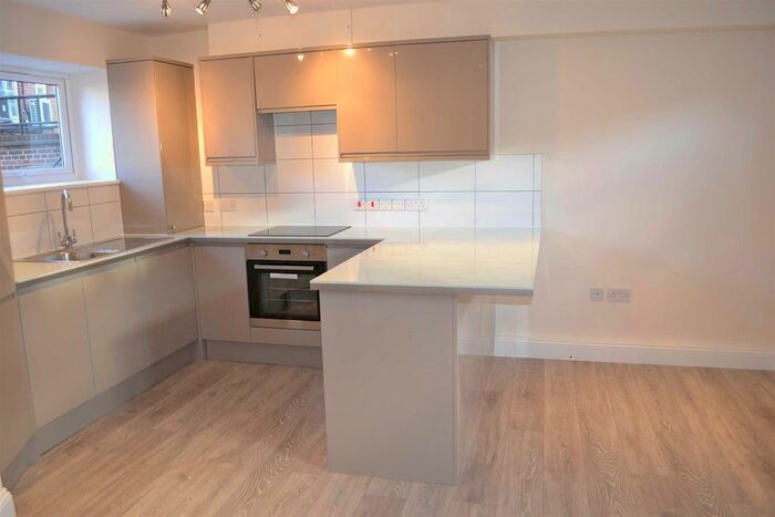 1 Bedroom Flat To Rent In Chapel Walk, London, NW4