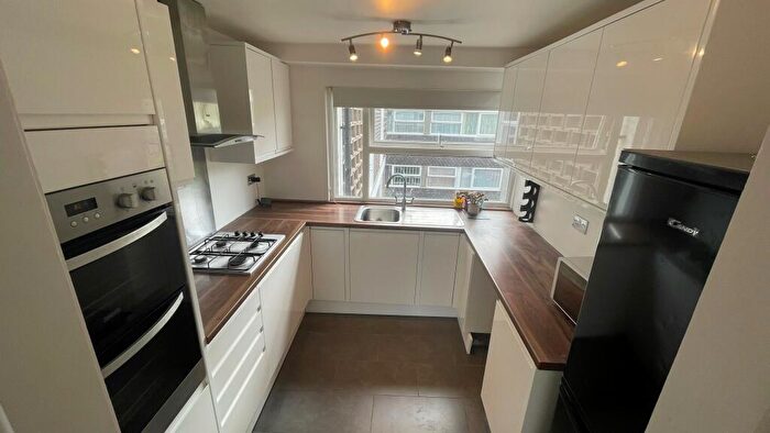 2 Bedroom Flat To Rent In Somerhill Road, Hove, BN3