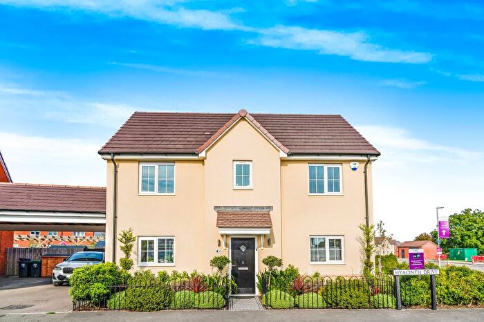 3 Bedroom Detached House For Sale In Hyacinth Drive, Dunmow, Essex, CM6
