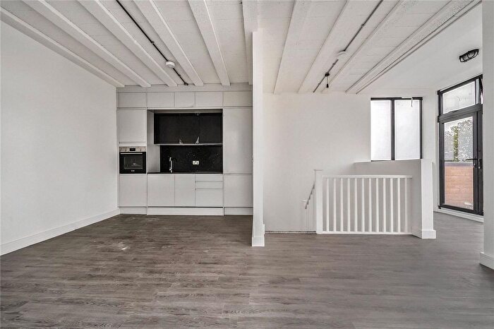 1 Bedroom Flat For Sale In Palmers Mews, Trade Close, Palmers Green, London, N13