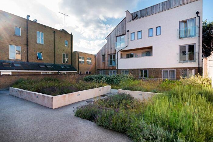 2 Bedroom Apartment To Rent In Oasis Court, Mile End Road, London, E1