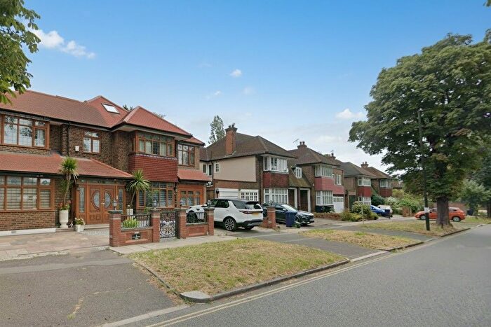 2 Bedroom Flat To Rent In Gunnersbury Drive, London, W5