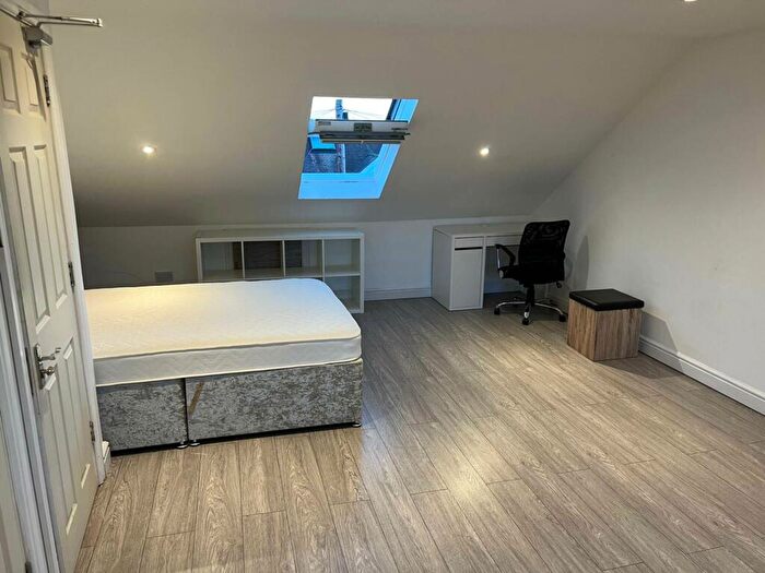 8 Bedroom Semi-Detached House To Rent In Fern Hill Road, Cowley **Student/Hmo Property **, OX4