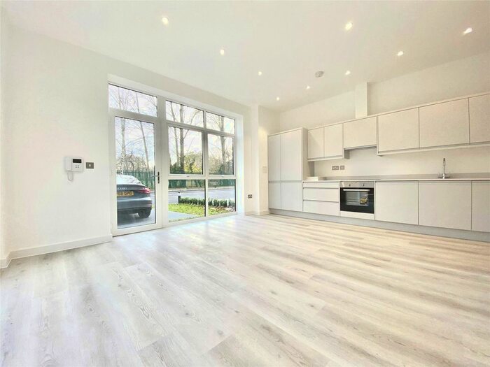 2 Bedroom Maisonette To Rent In Oaklands Park, Wokingham RG41