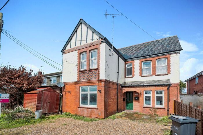 2 Bedroom Ground Flat For Sale In Andover Road, Ludgershall, Andover, SP11