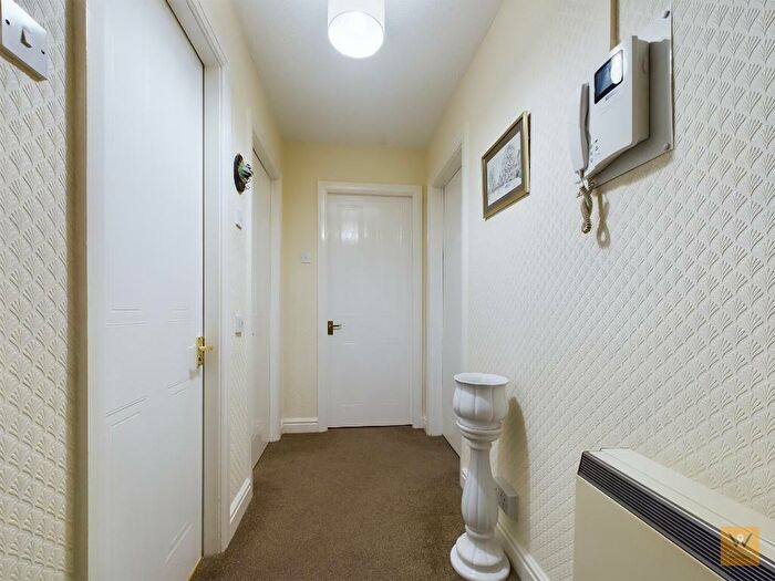 2 Bedroom Flat For Sale In Dorchester Road, Hazel Grove, Stockport, SK7