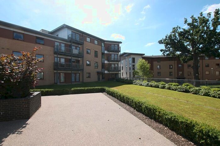 1 Bedroom Flat To Rent In Finlay Court, Commonwealth Drive, Crawley, West Sussex. RH10
