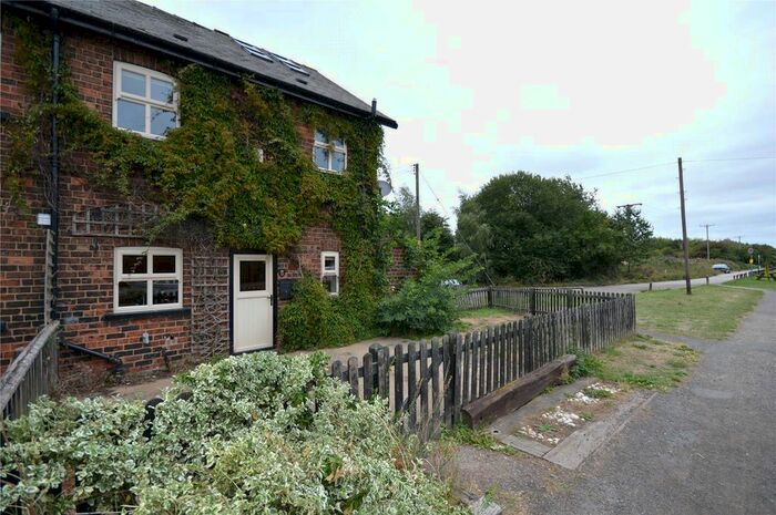 4 Bedroom Detached House To Rent In Calder Row, Stanley, Wakefield, West Yorkshire, WF3