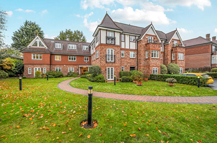 2 Bedroom Apartment For Sale In Oakdene Court, Portmore Park Road, Weybridge, KT13
